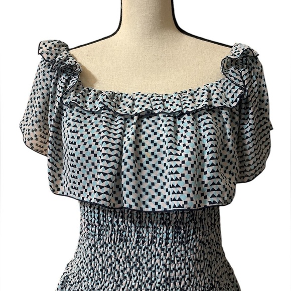 Parker Hali On or Off-Shoulder Smocked Fit
& Flare Dress in Multi Sz. Medium - Picture 7 of 10